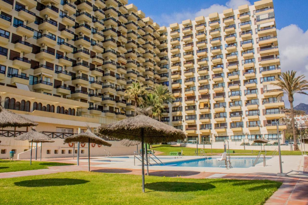 Aloha Playa Apartment With Ocean Views And Pools Benalmadena Exterior photo
