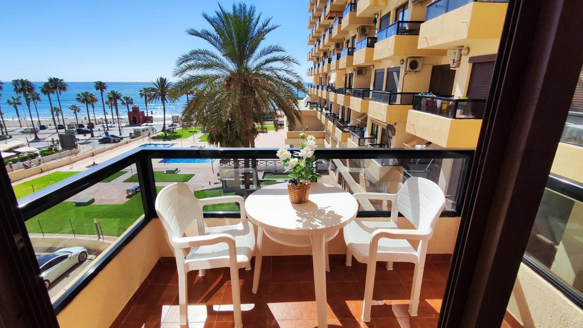 Aloha Playa Apartment With Ocean Views And Pools Benalmadena Exterior photo