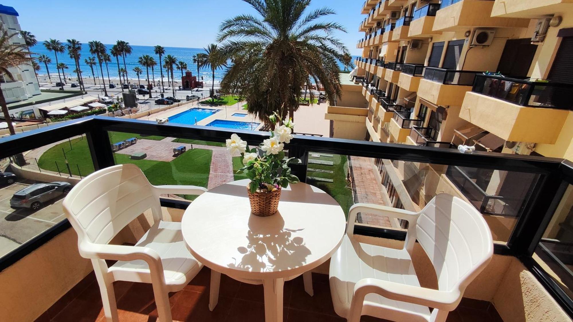 Aloha Playa Apartment With Ocean Views And Pools Benalmadena Exterior photo